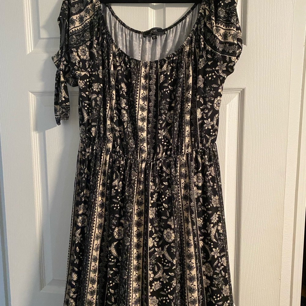 Vibe Black and White Flutter Sleeve Midi Sundress